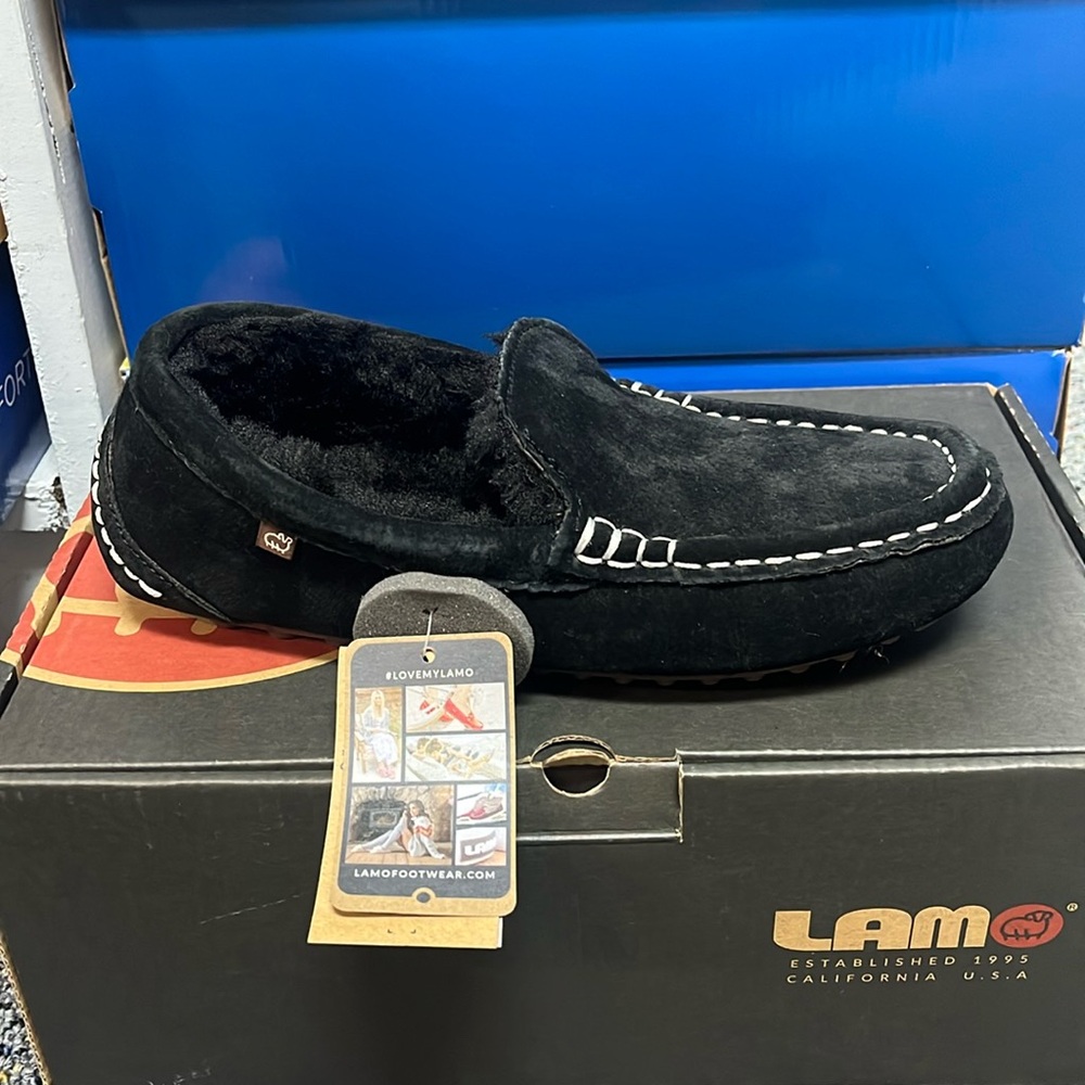 BRAND NEW fur lined moccasins